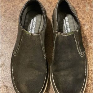 Mens size 9 Skechers memory foam slip on shoes